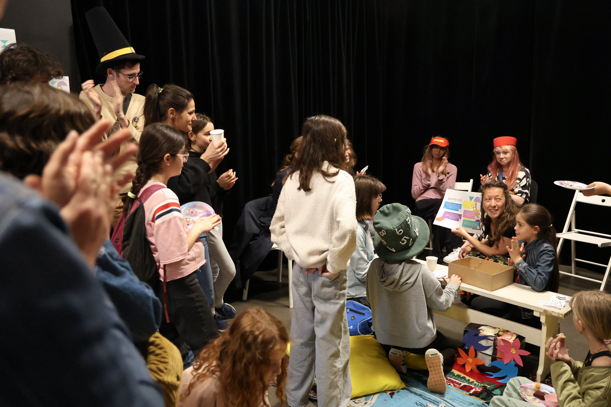 Badaboum Theatre Assemblee enfants 0031 1